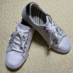 EUC Taos, Z-Soul Sneaker White Canvas Size 11